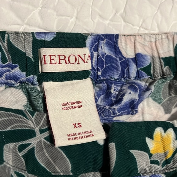 Medina Floral Print Wide Leg Capri Pant - Picture 2 of 2